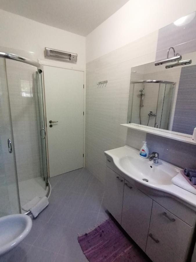 Lily Apartments Punta Skala Petrčane Extérieur photo