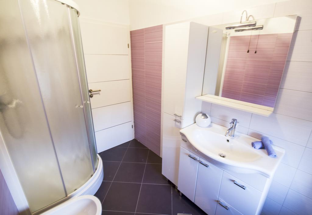 Lily Apartments Punta Skala Petrčane Chambre photo