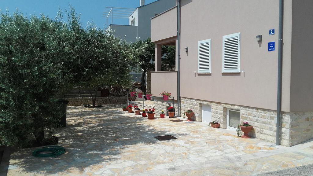 Lily Apartments Punta Skala Petrčane Extérieur photo